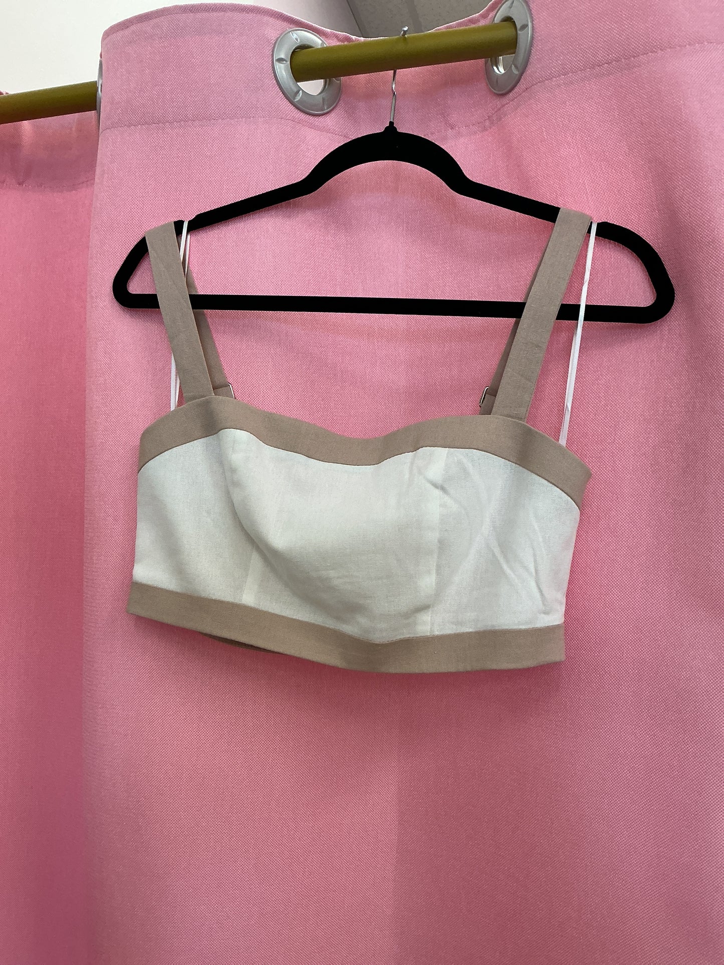 Top blanco y nude