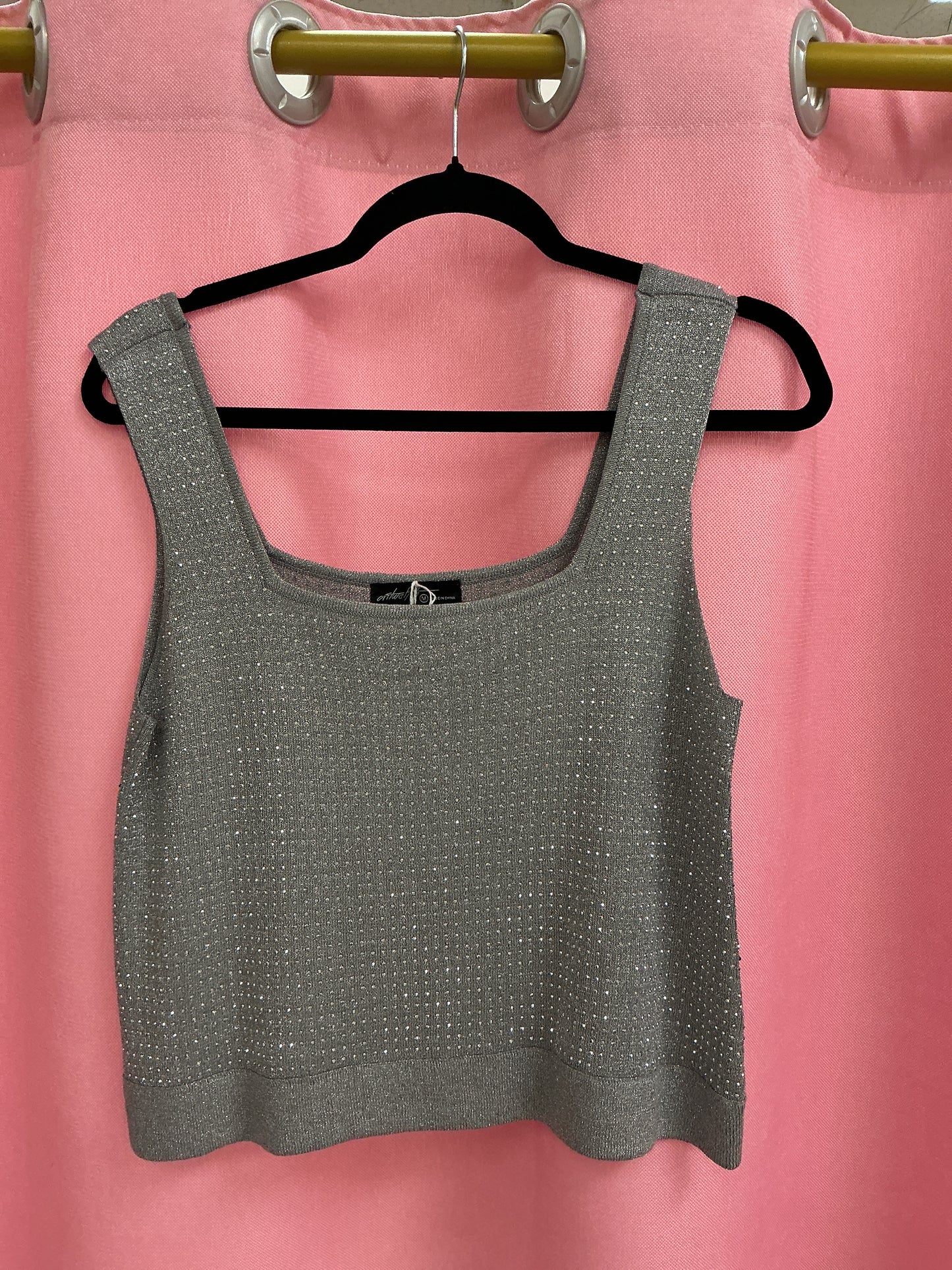 Blusa gris con brillantes