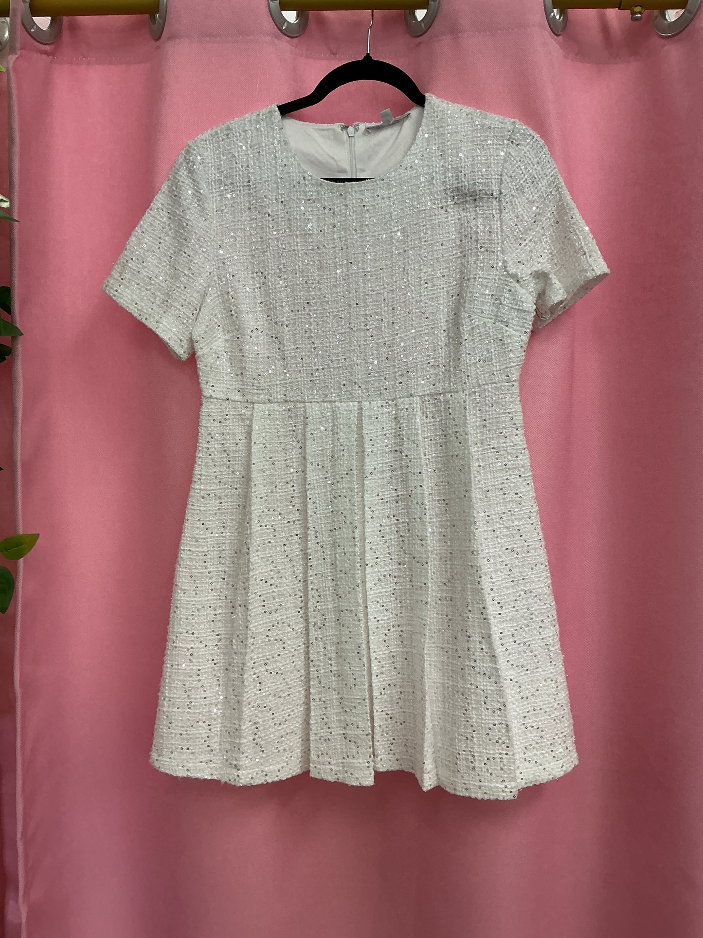 Vestido corto brillante con lentejuelas