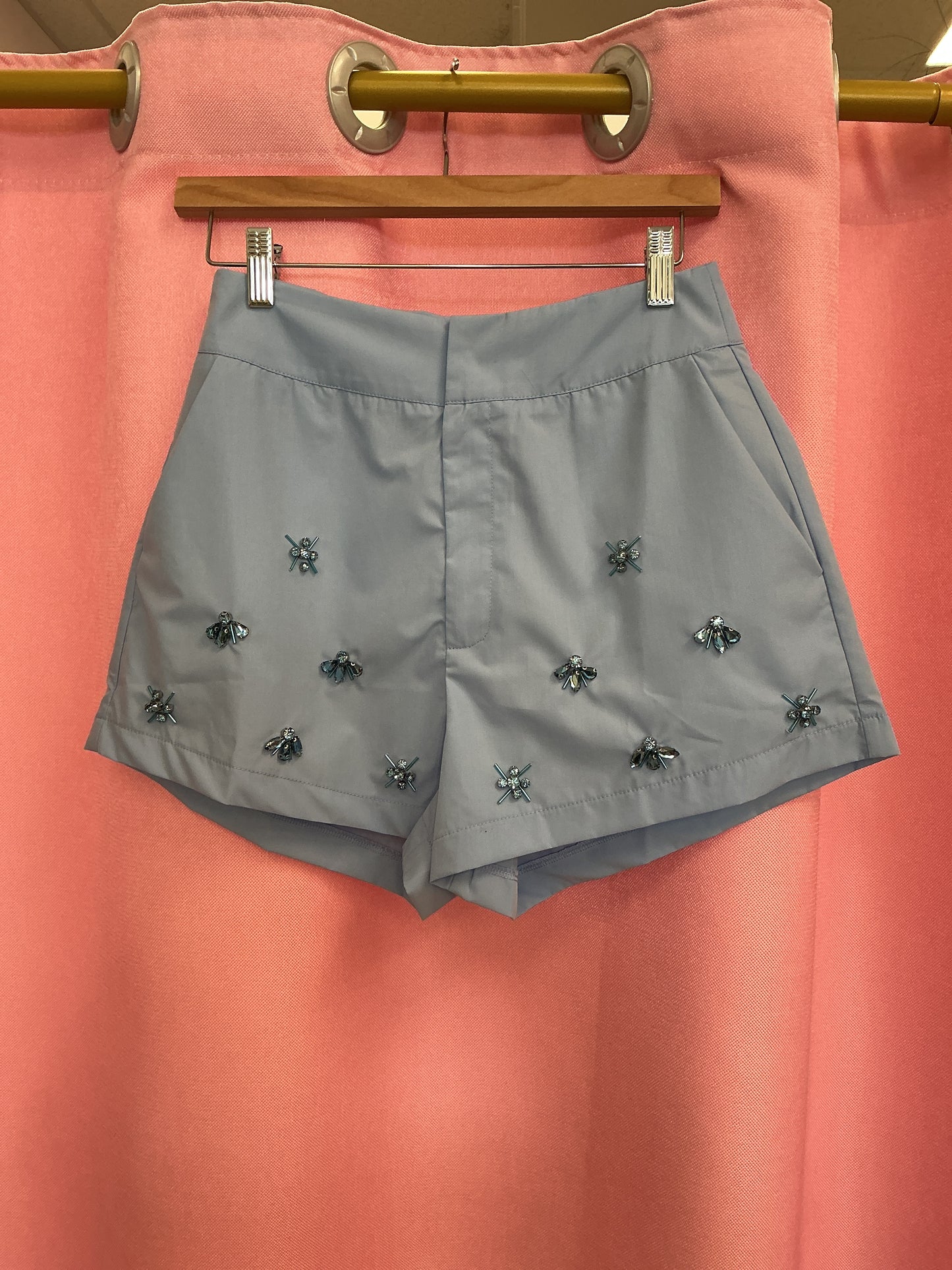 Short de vestir con piedras brillantes