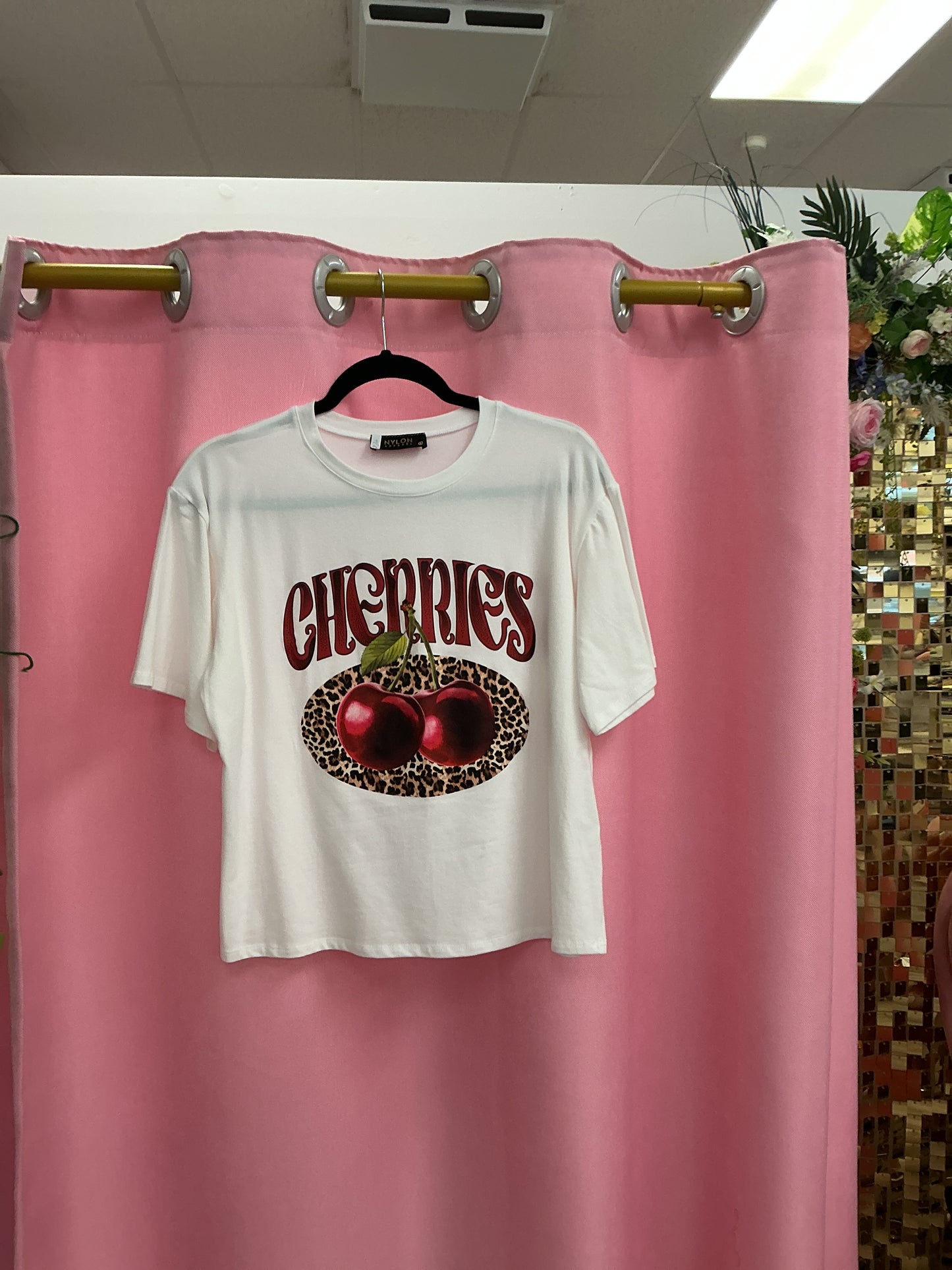 Franela blanca con cherries