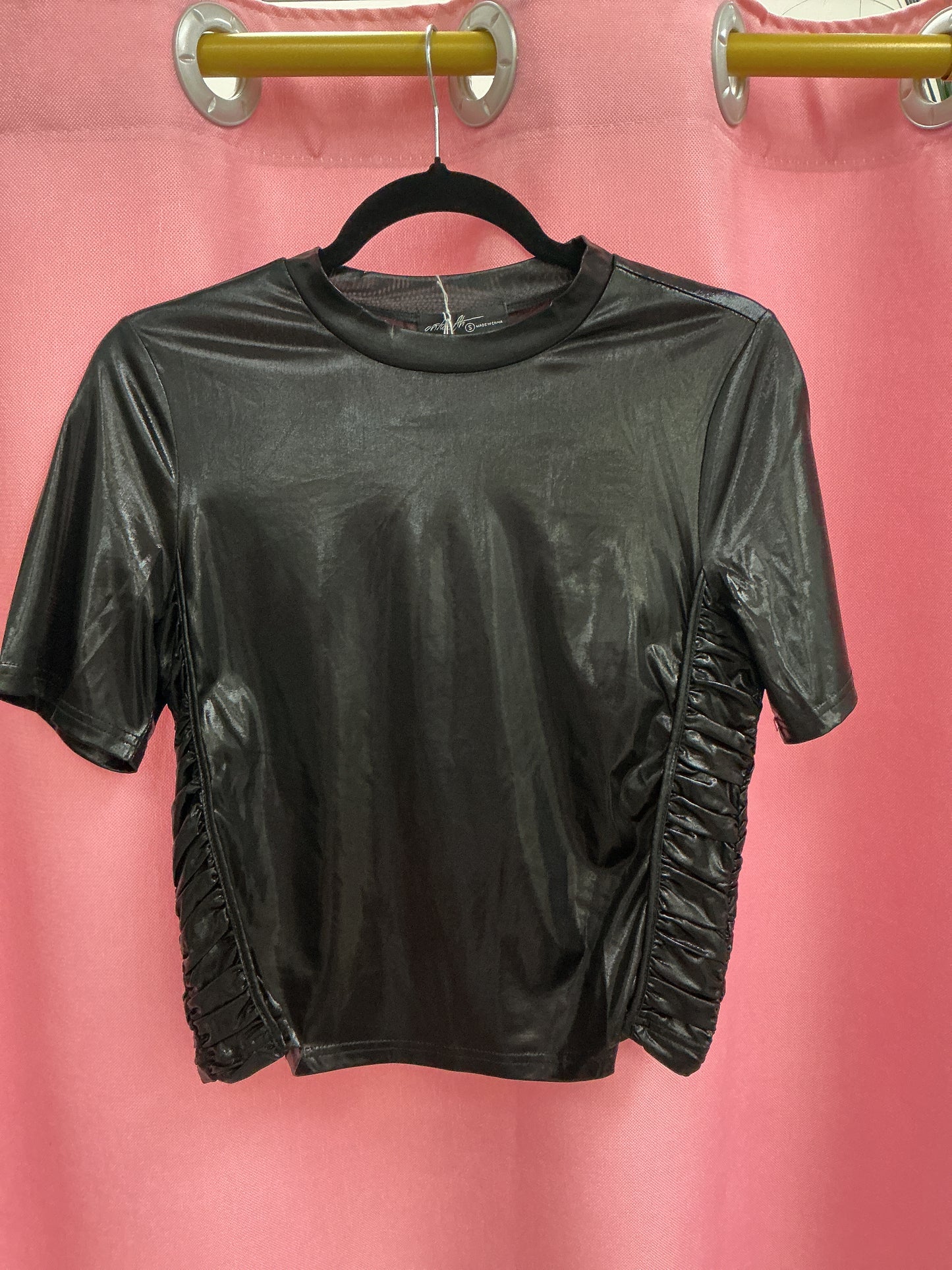 Blusa metalizada con arruchado