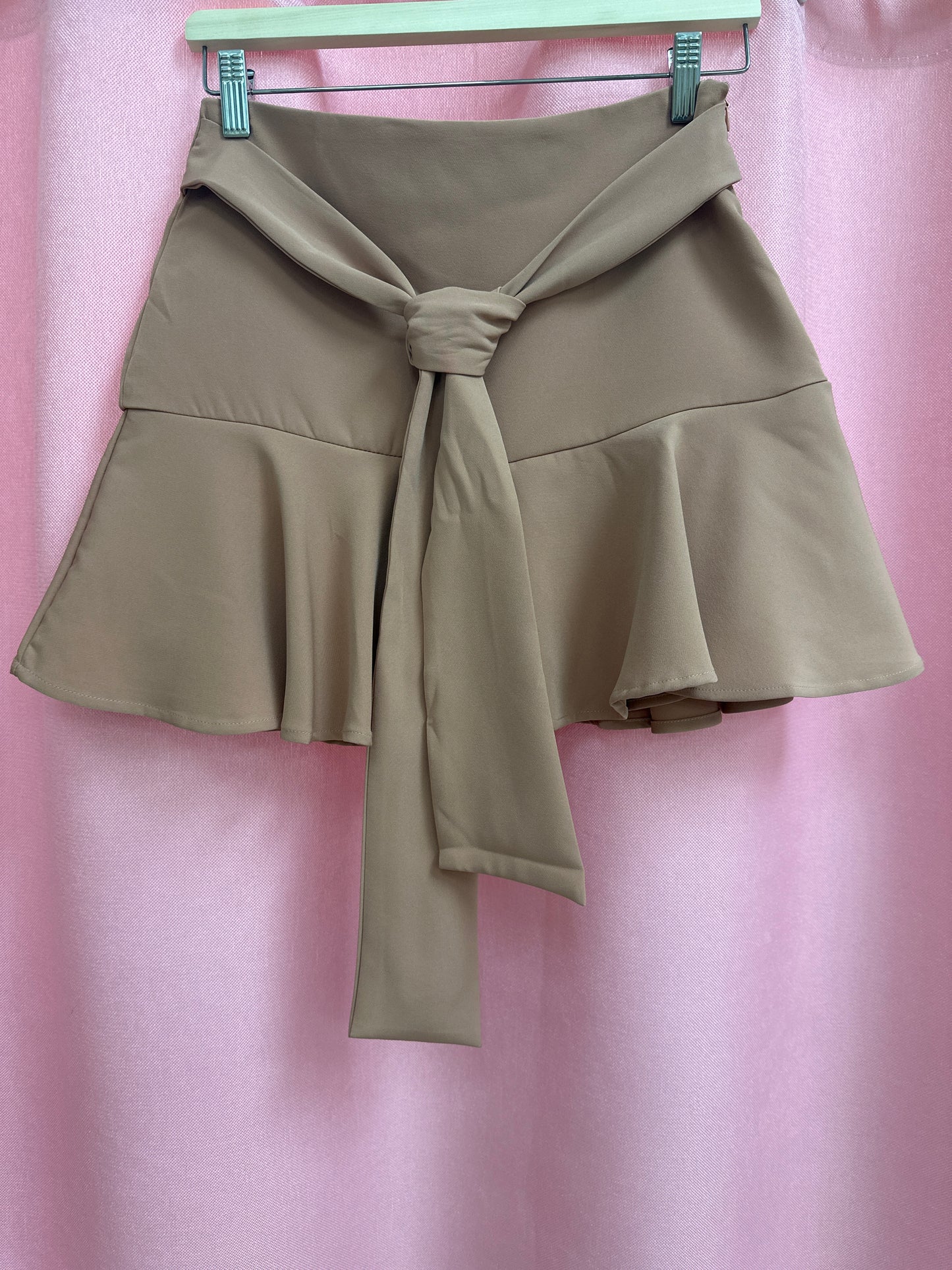 Falda corta con lazo