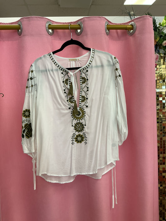Camisón blanco con flores verdes