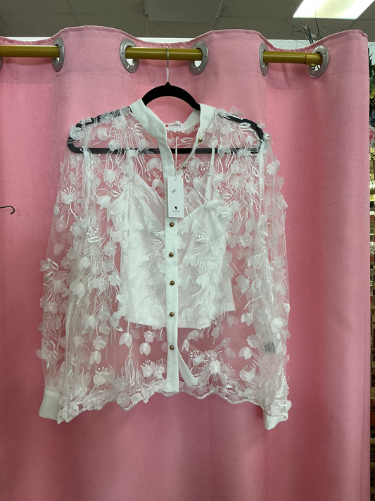 Camisa con apliques de rosa ,botones dorados y top