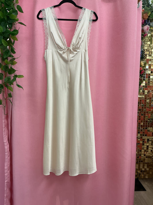Vestido de Satén Color Crema