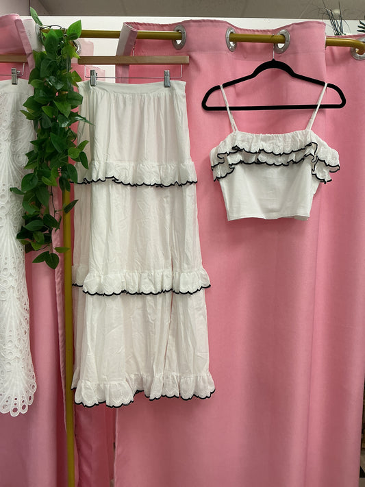 Set top y falda con detalles negros