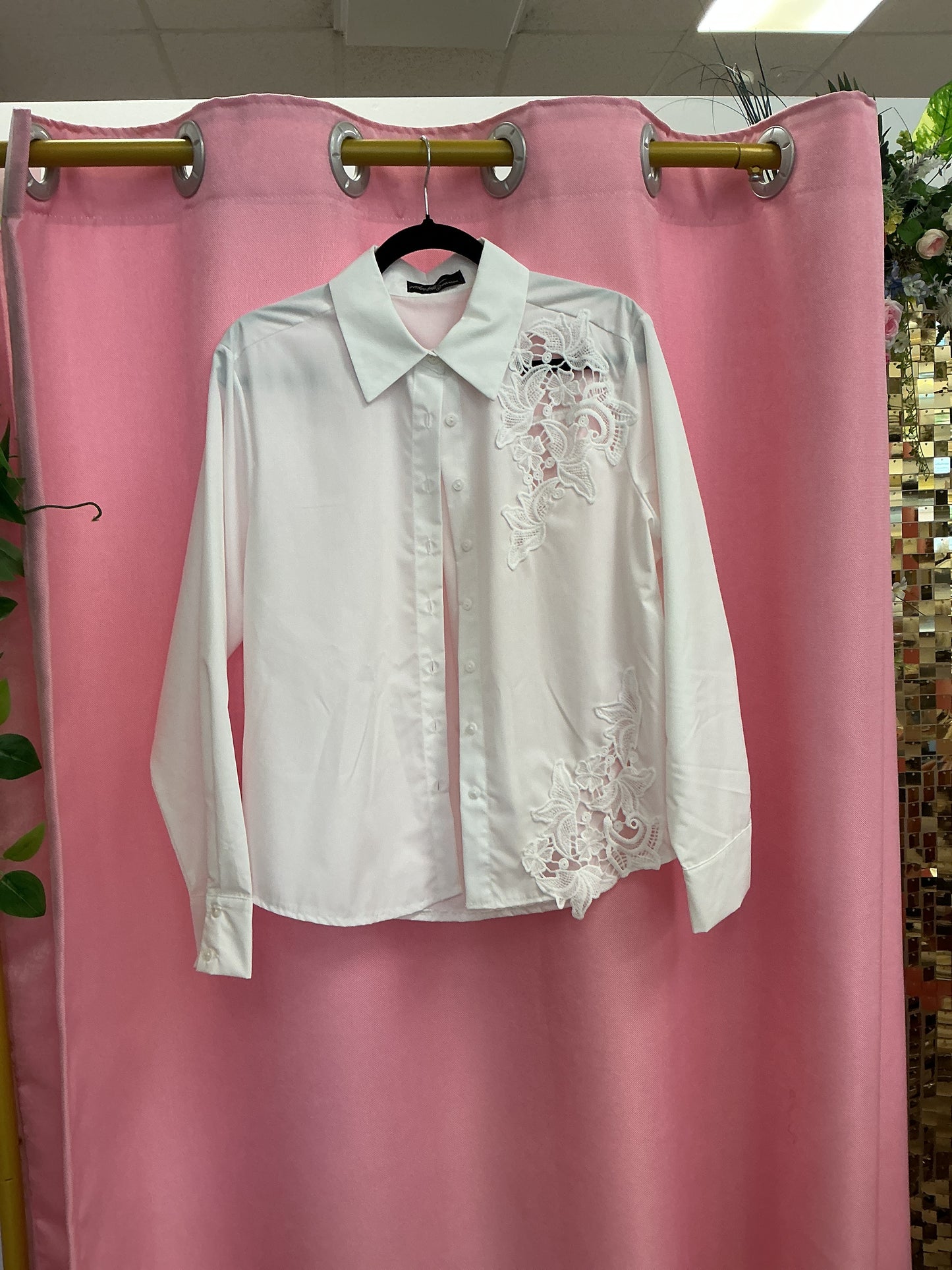 Camisa con apliques de torchon