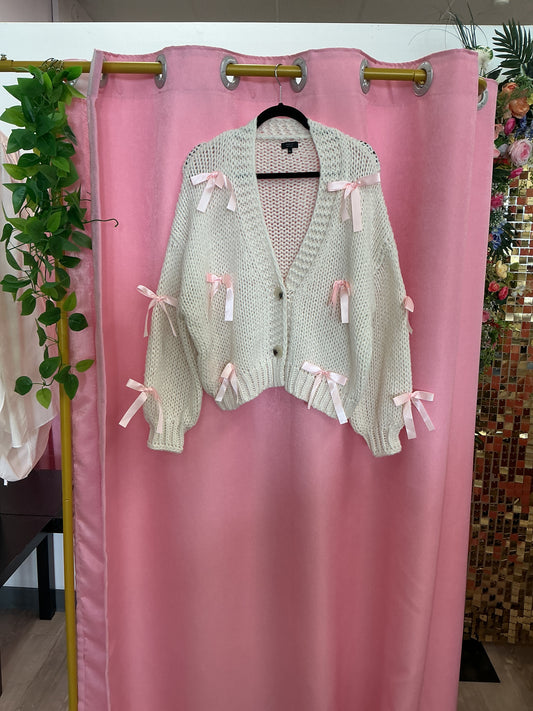 Suéter con lazos rosado