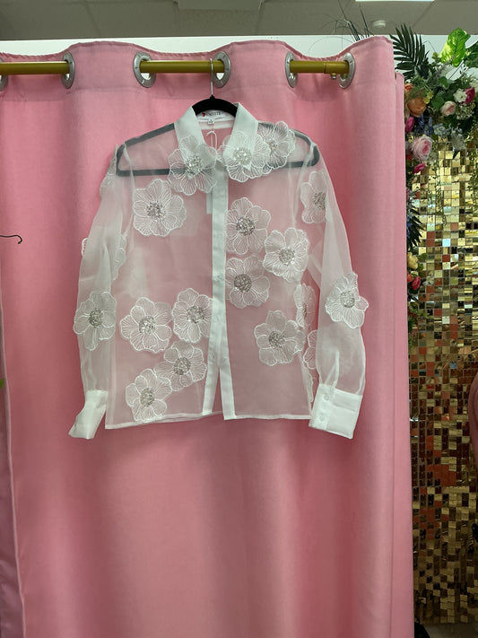 Camisa con transparencias y apliques de rosas con lentejuelas