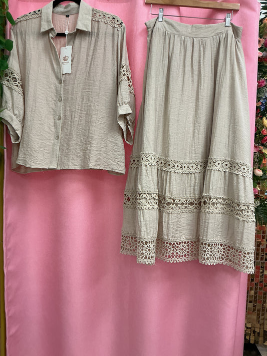 Set Blusa y Maxi Falda Detalles Calados Plus
