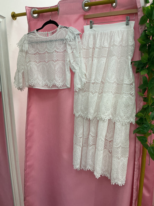 Set blusa y falda de encaje