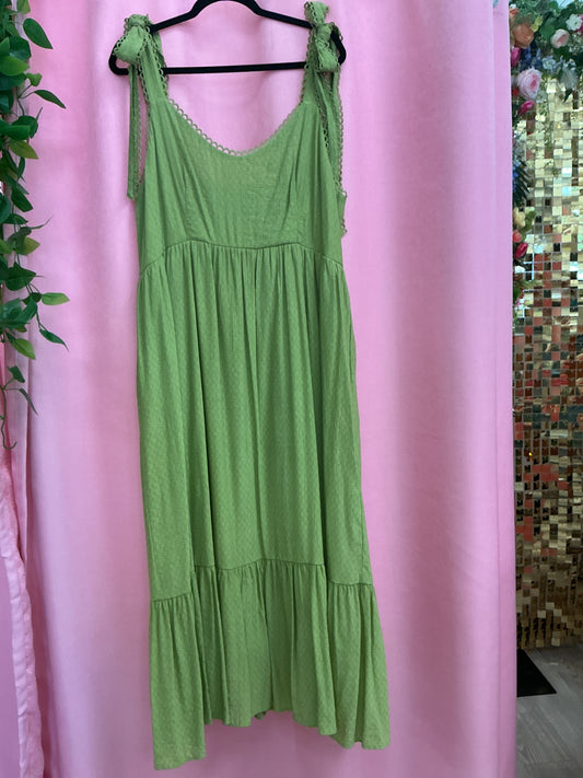 Vestido de Tiros Color Verde Pistacho Plus