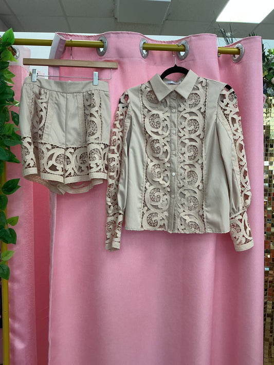 Set camisa manga larga de encaje con short