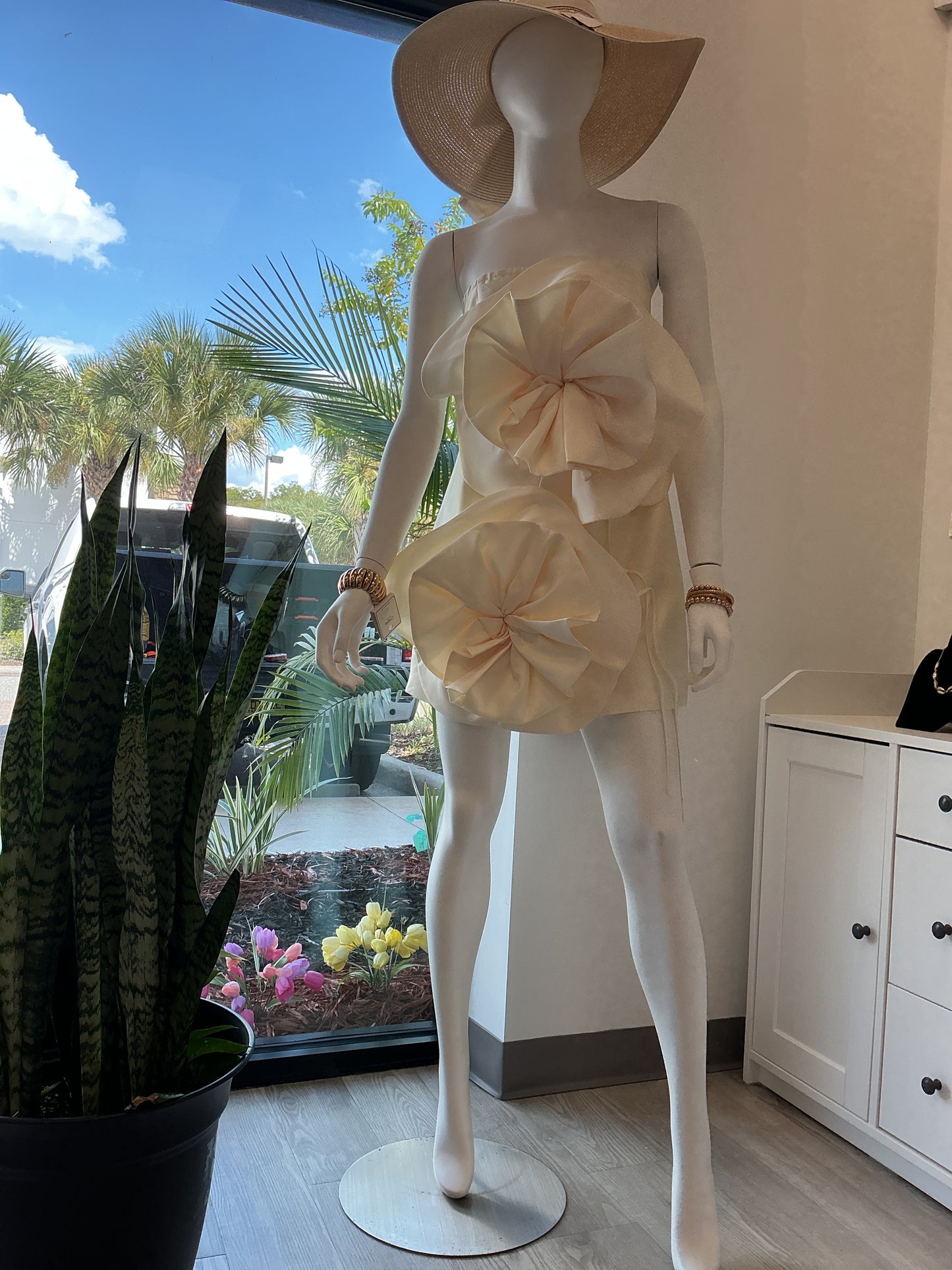 Vestido Corto de Cóctel Detalles Florales en 3D