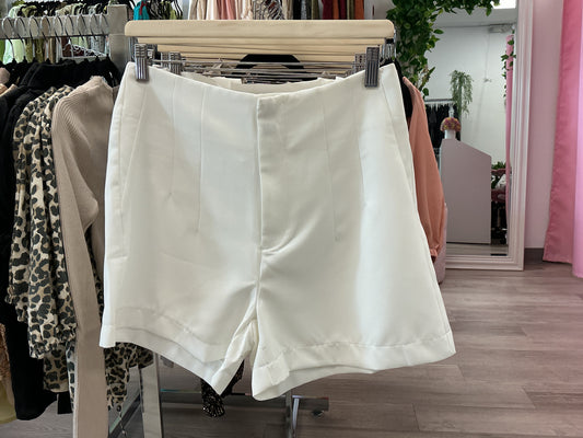Short blanco estilo Zara