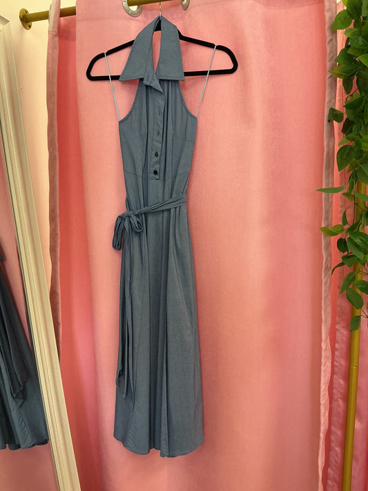 Vestido sin mangas de cuello y botones